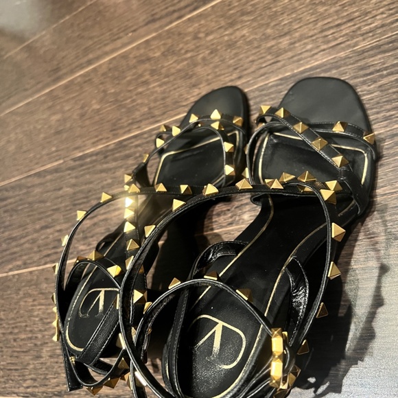 Valentino Leather Gladiator Sandale - Picture 4 of 4